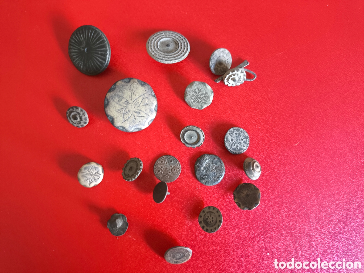 Antig&uuml;edades: Lote de botones antiguos - Foto 1