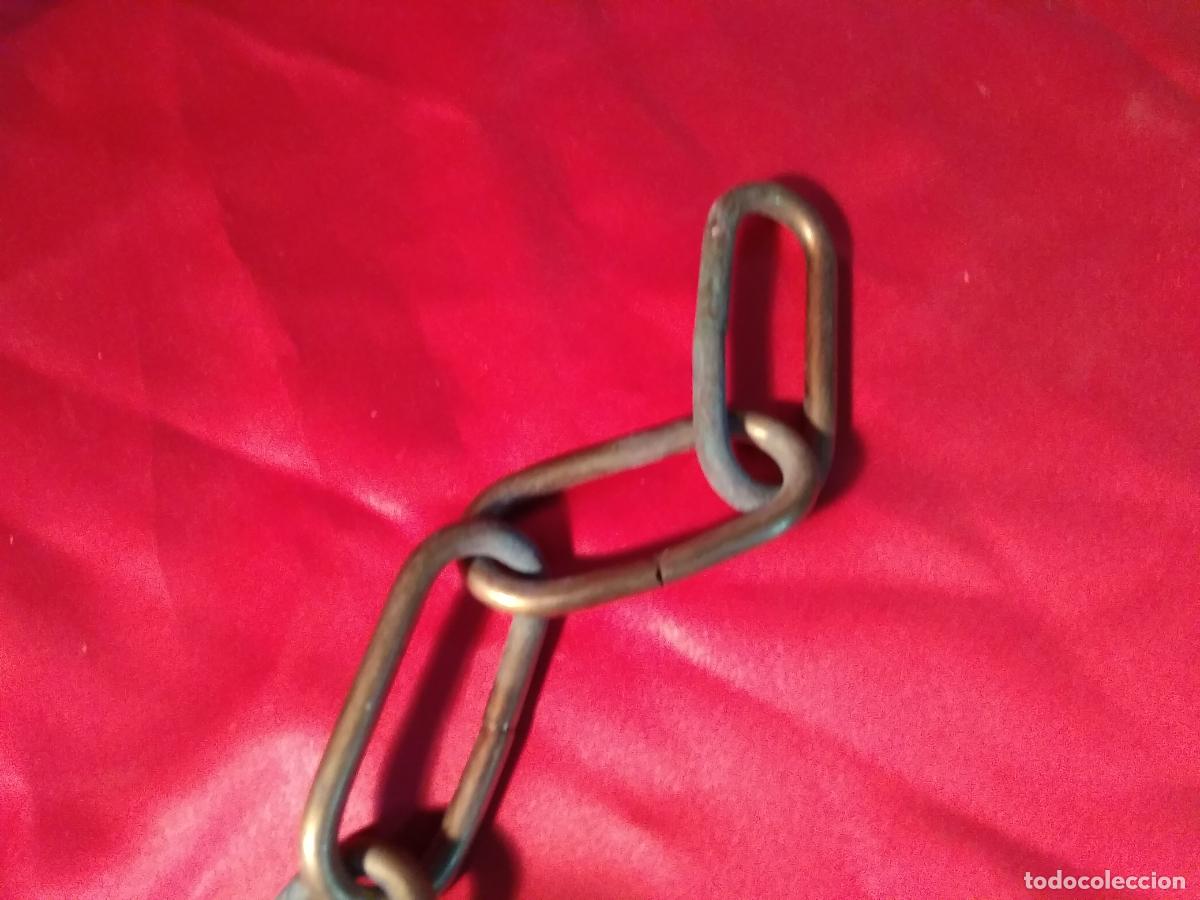 Antig&uuml;edades: Cadena de bronce de 6 eslabones Vitrina 7 - Foto 2