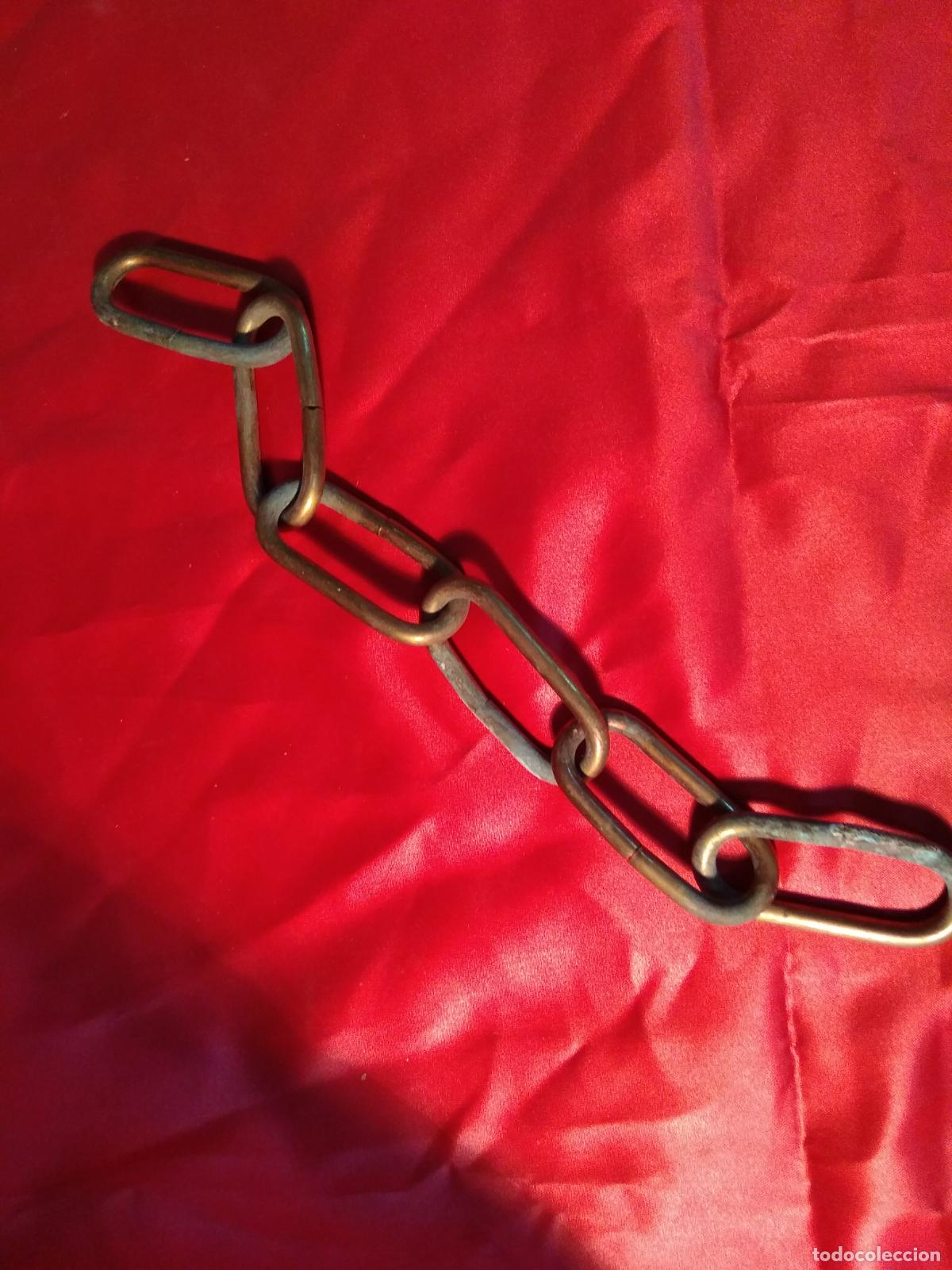 Antig&uuml;edades: Cadena de bronce de 6 eslabones Vitrina 7 - Foto 1