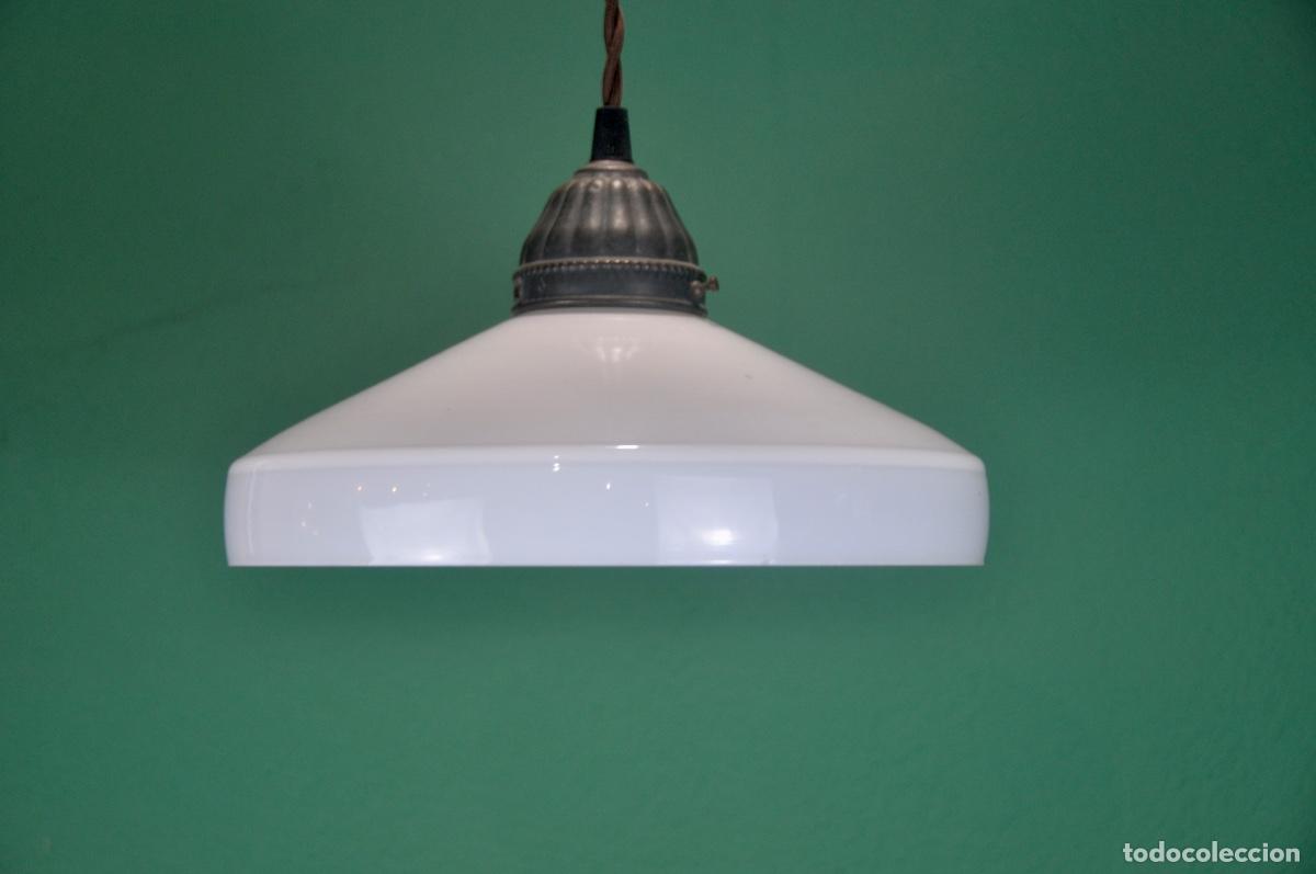 Antig&uuml;edades: L&aacute;mpara opalina blanca art deco - Foto 1