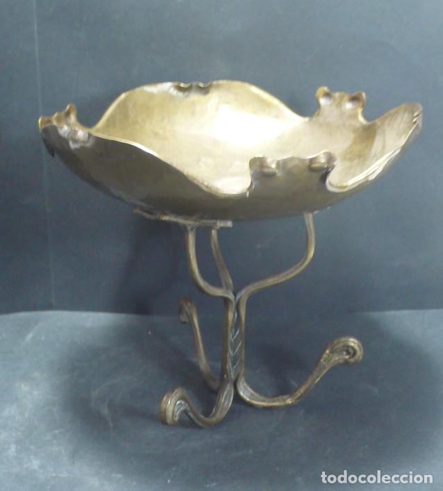 Antig&uuml;edades: CEBTRO DE MESA EN BRONCE - Foto 1