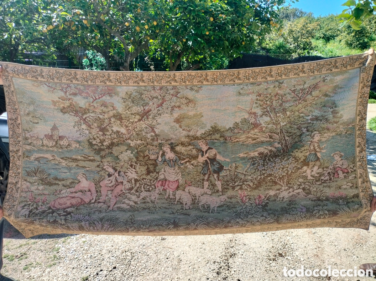 Antig&uuml;edades: Antiguo tapiz posiblemente franc&eacute;s principios siglo XX. 1,80 o 2m de largo y 1m de alto