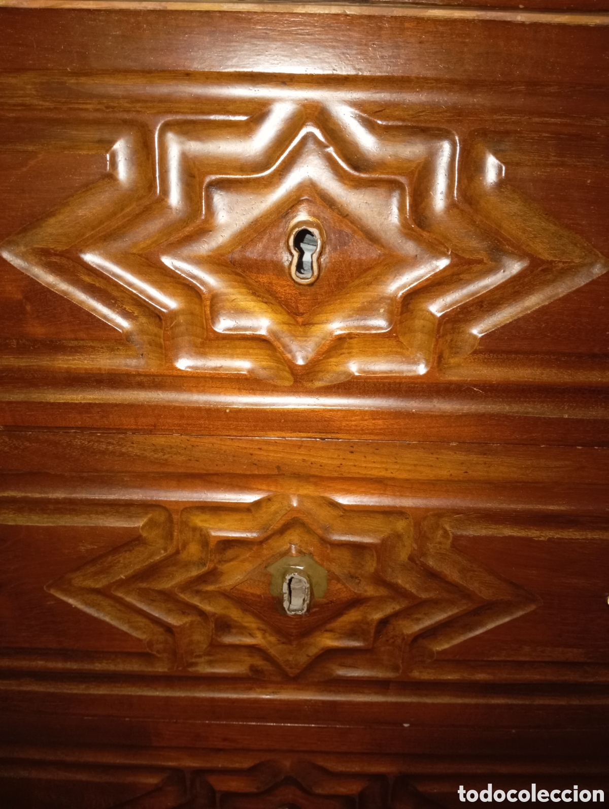 Antig&uuml;edades: C&oacute;moda Antig&uuml;a de Madera Maciza - Foto 4