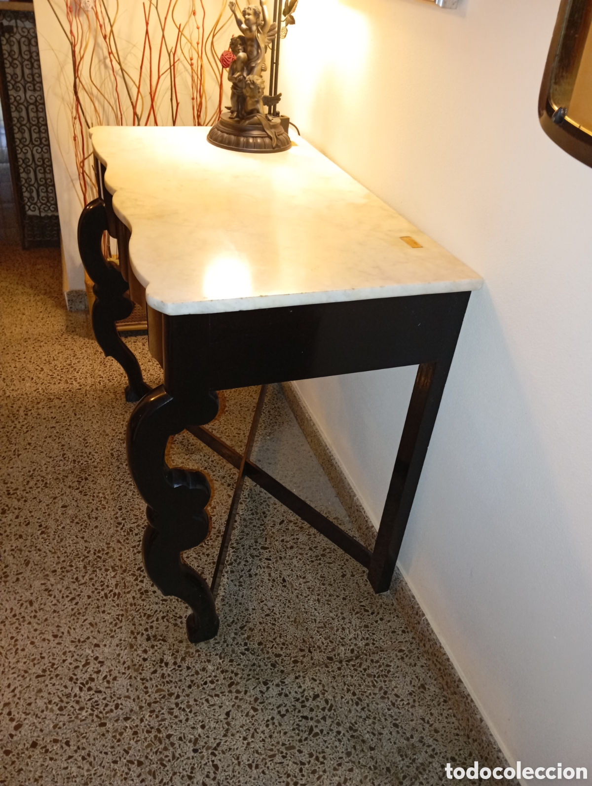 Antig&uuml;edades: Mesa recibidor de madera maciza y m&aacute;rmol - Foto 2