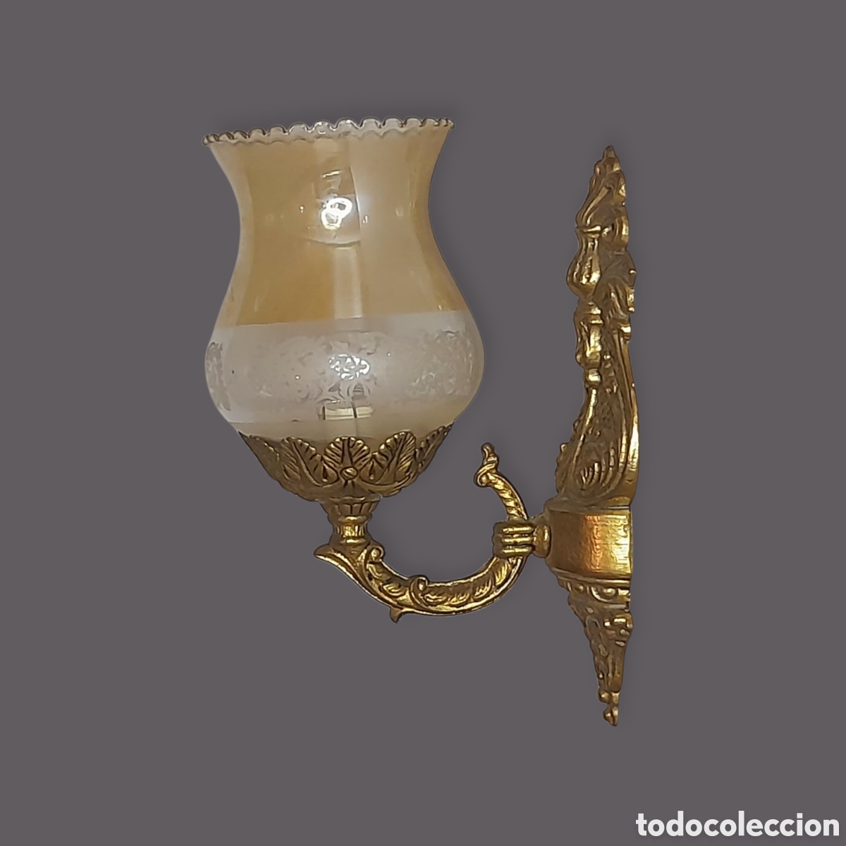 Antig&uuml;edades: Aplique antiguo en lat&oacute;n. - Foto 3