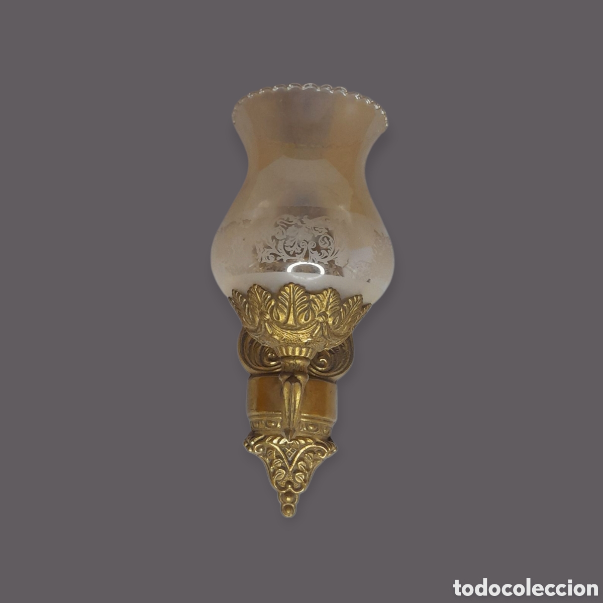Antig&uuml;edades: Aplique antiguo en lat&oacute;n. - Foto 1