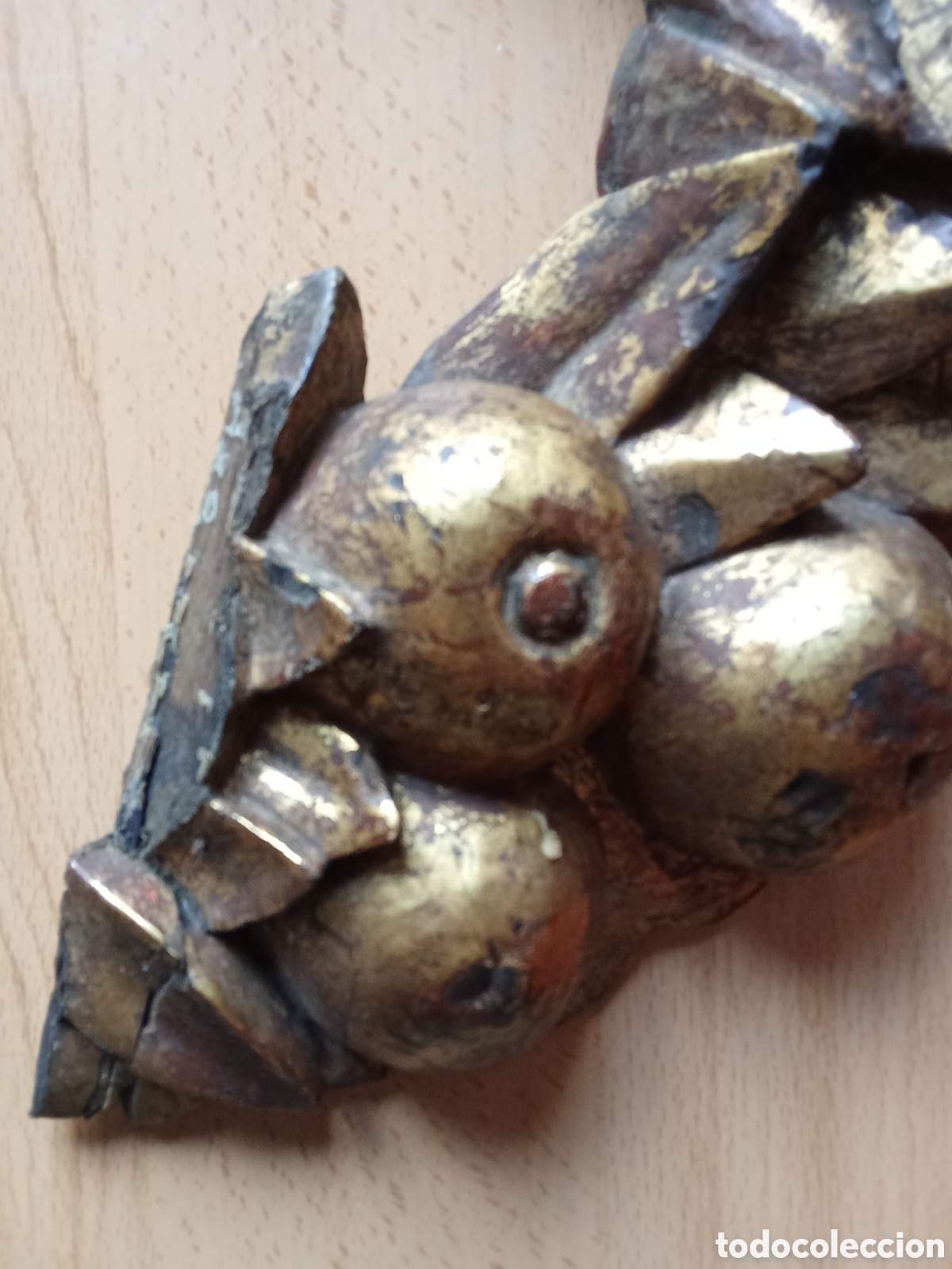 Antig&uuml;edades: Antiguo COPETE de madera con pan de oro de 40 cm - Foto 3