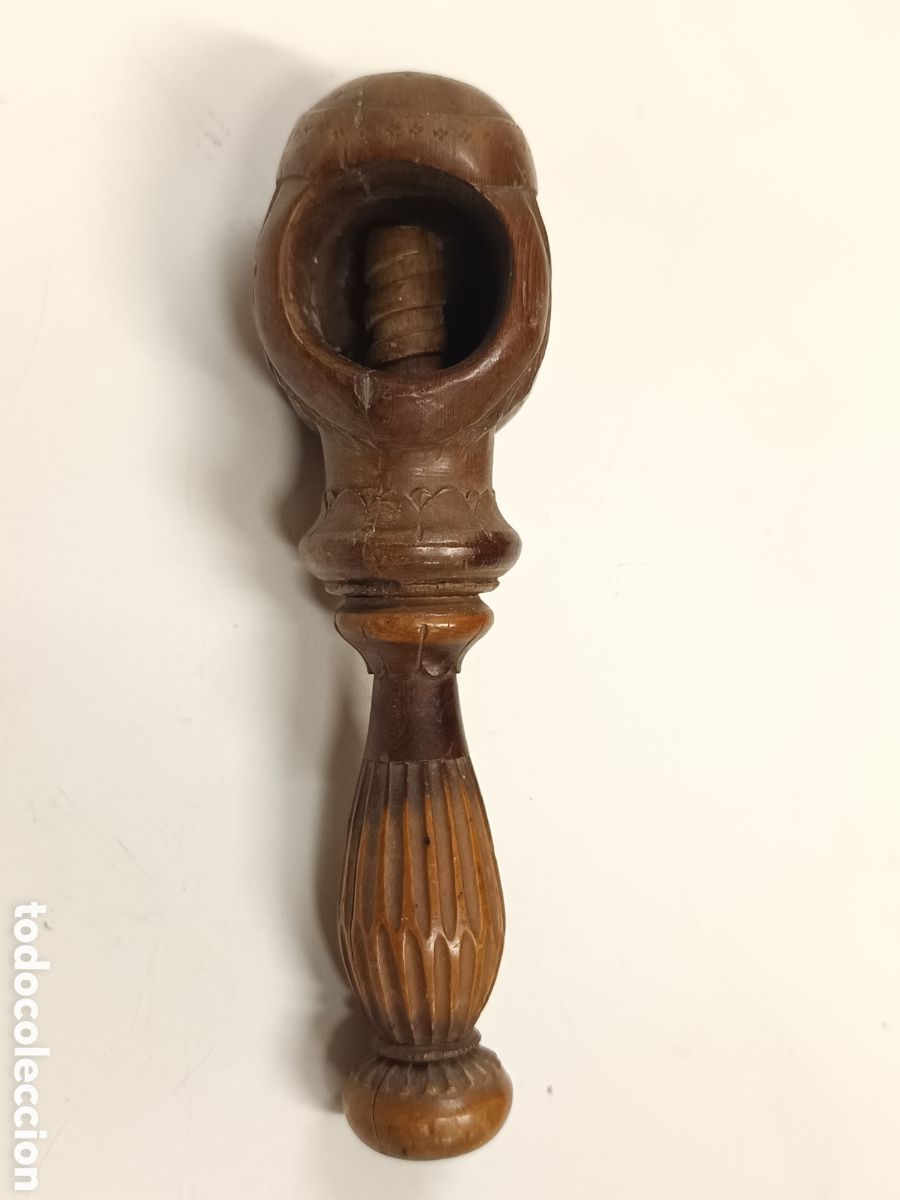 Antig&uuml;edades: Antiguo cascanueces de rosca - Foto 4