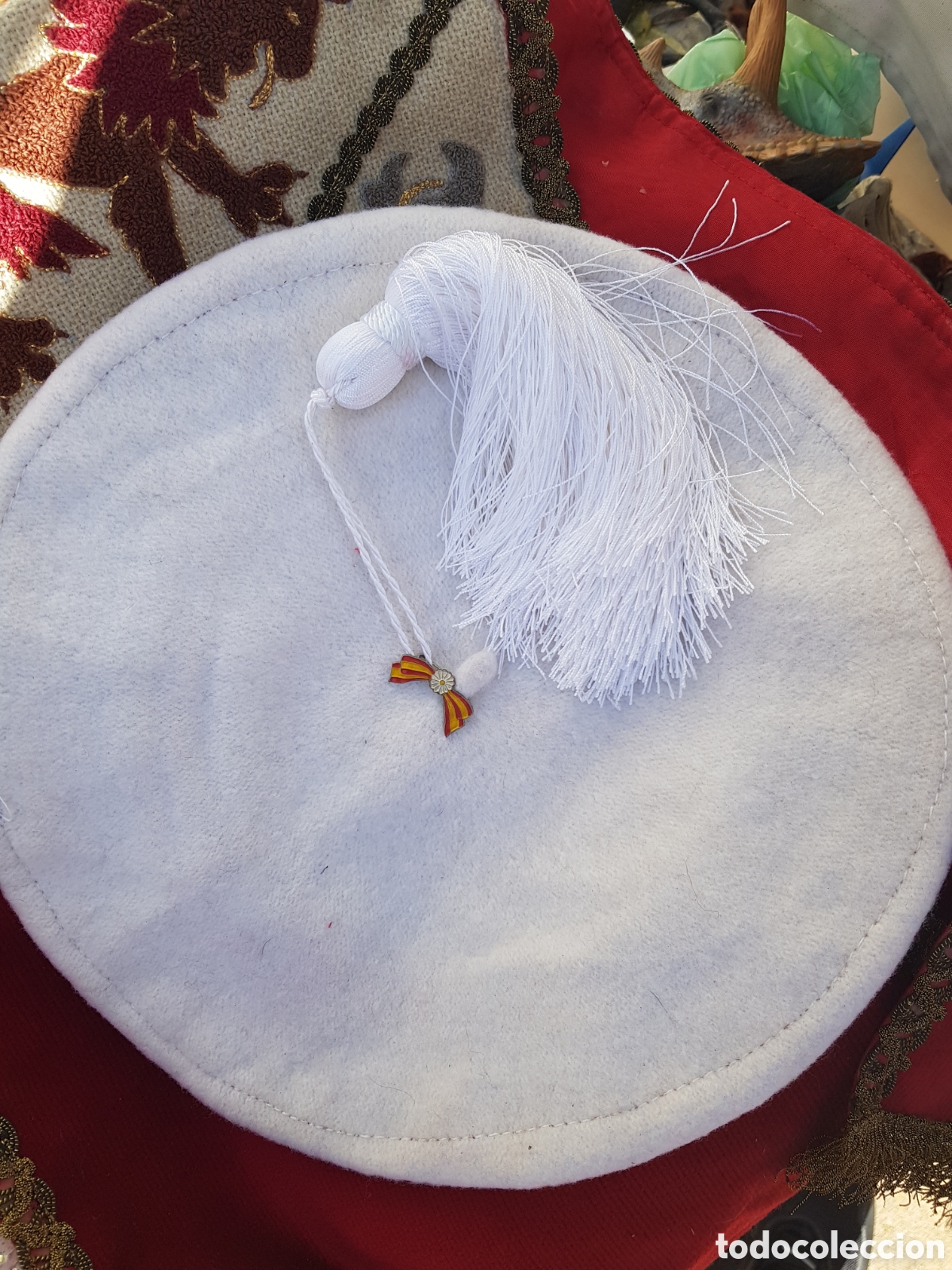 Antig&uuml;edades: ANTIGUA BOINA BLANCA DE LA SECCI&Oacute;N FEMENINA FALANGE