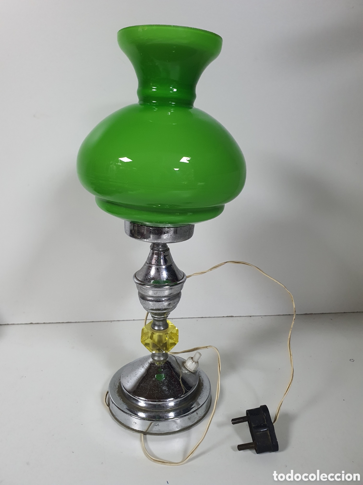 Antig&uuml;edades: Lampara verde opalina vintage - Foto 1