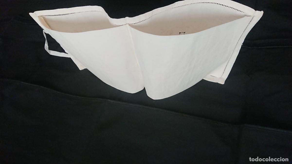 Antig&uuml;edades: Bolsa de lino bordada, beige - Foto 1