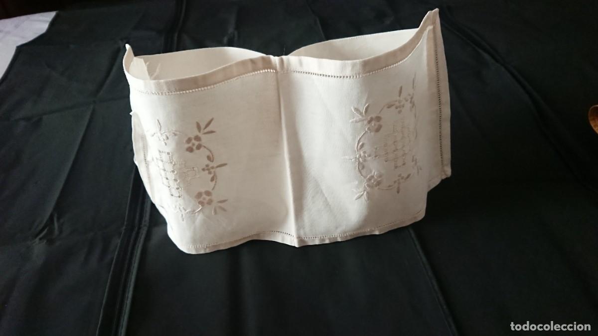 Antig&uuml;edades: Bolsa de lino bordada, beige - Foto 2