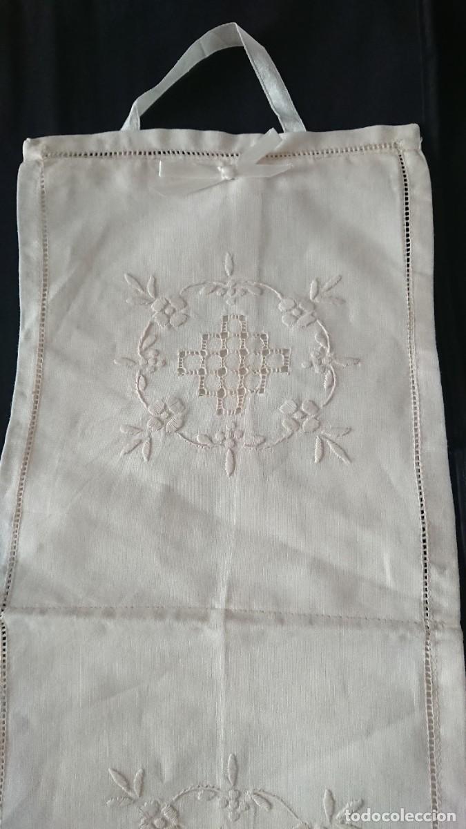 Antig&uuml;edades: Bolsa de lino bordada, beige - Foto 6