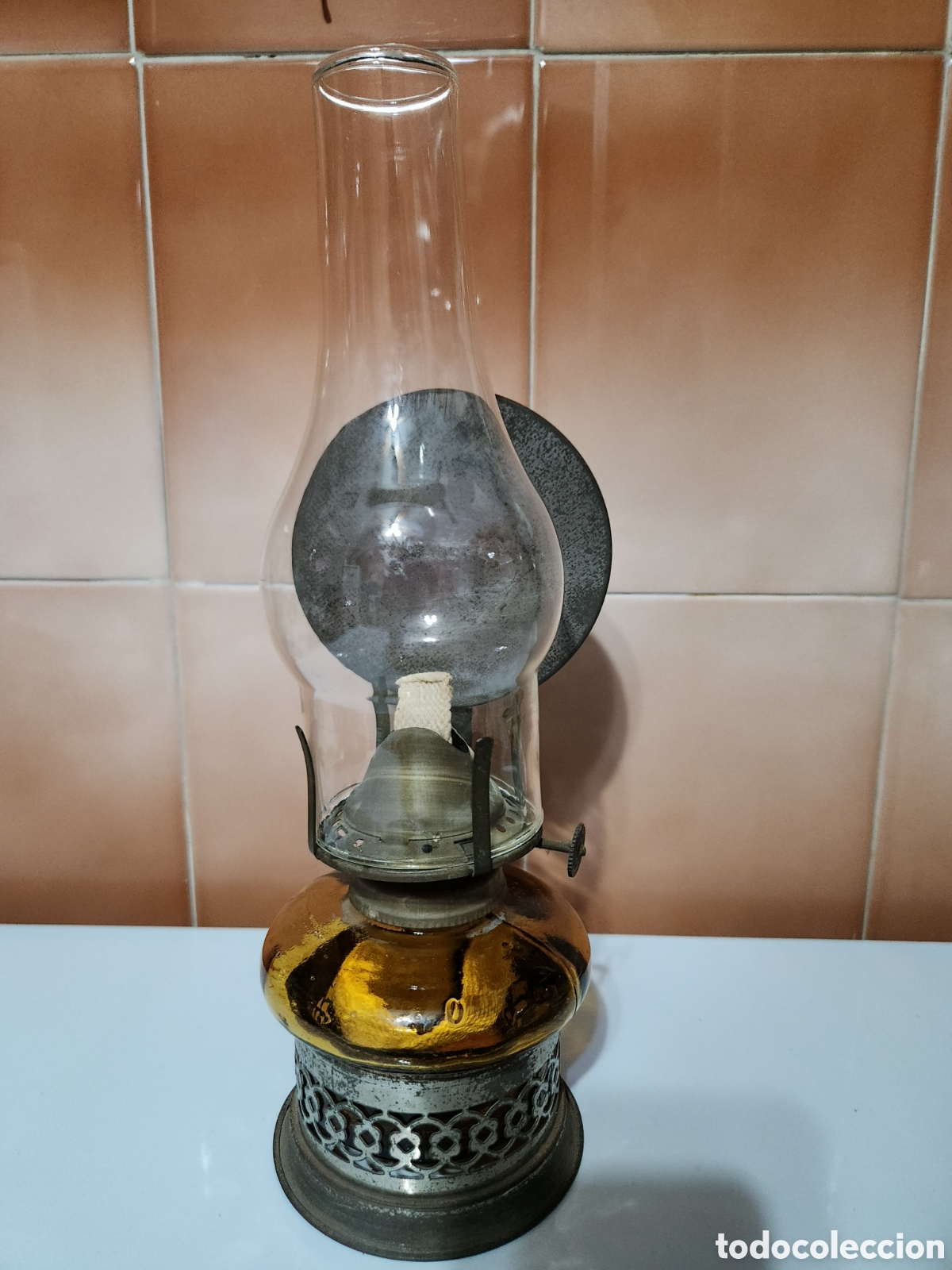 Antig&uuml;edades: Antiguo quinque, con botella en ambar - Foto 1