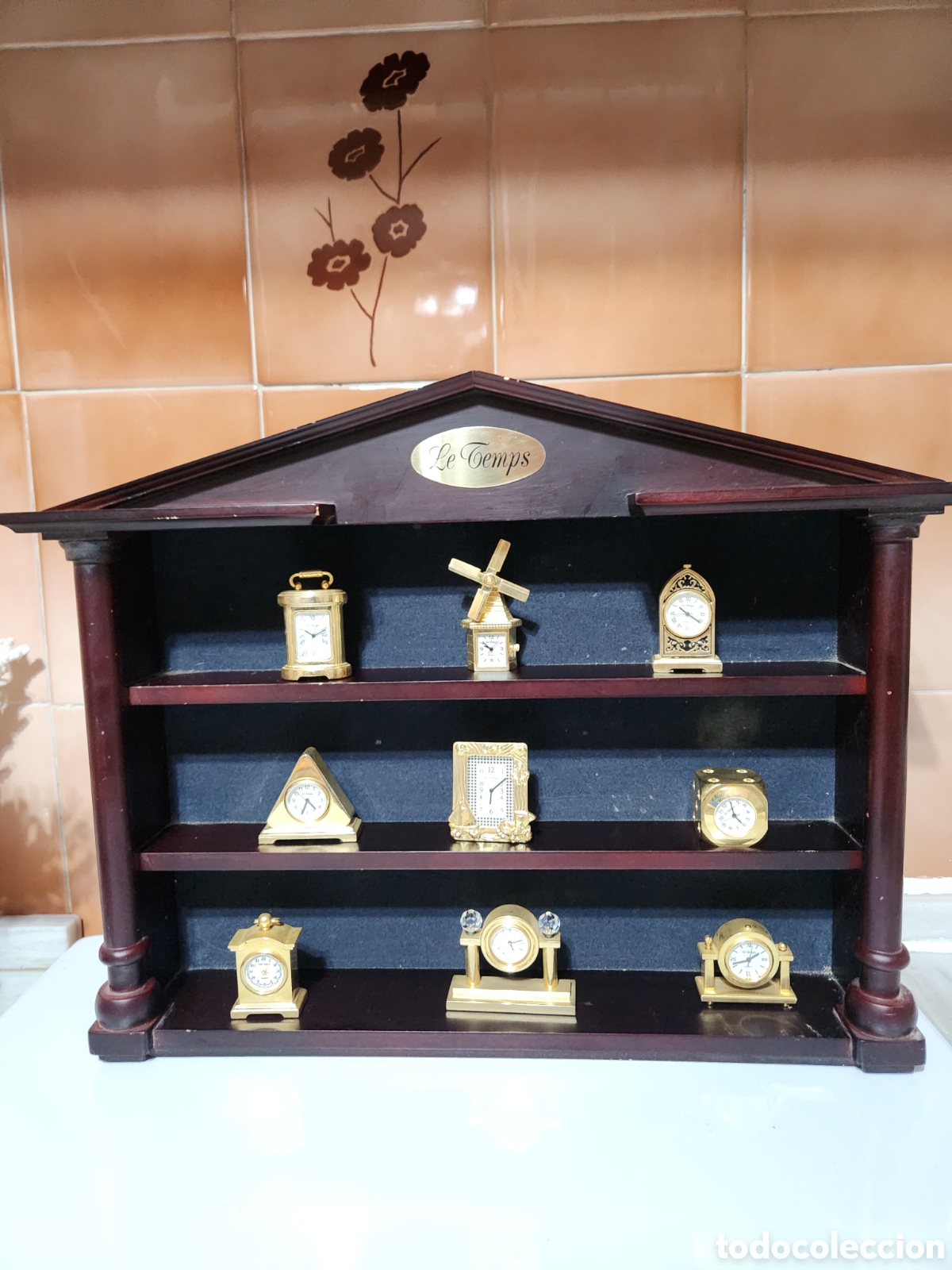 Antig&uuml;edades: Estanteria con mini relojes - Foto 1