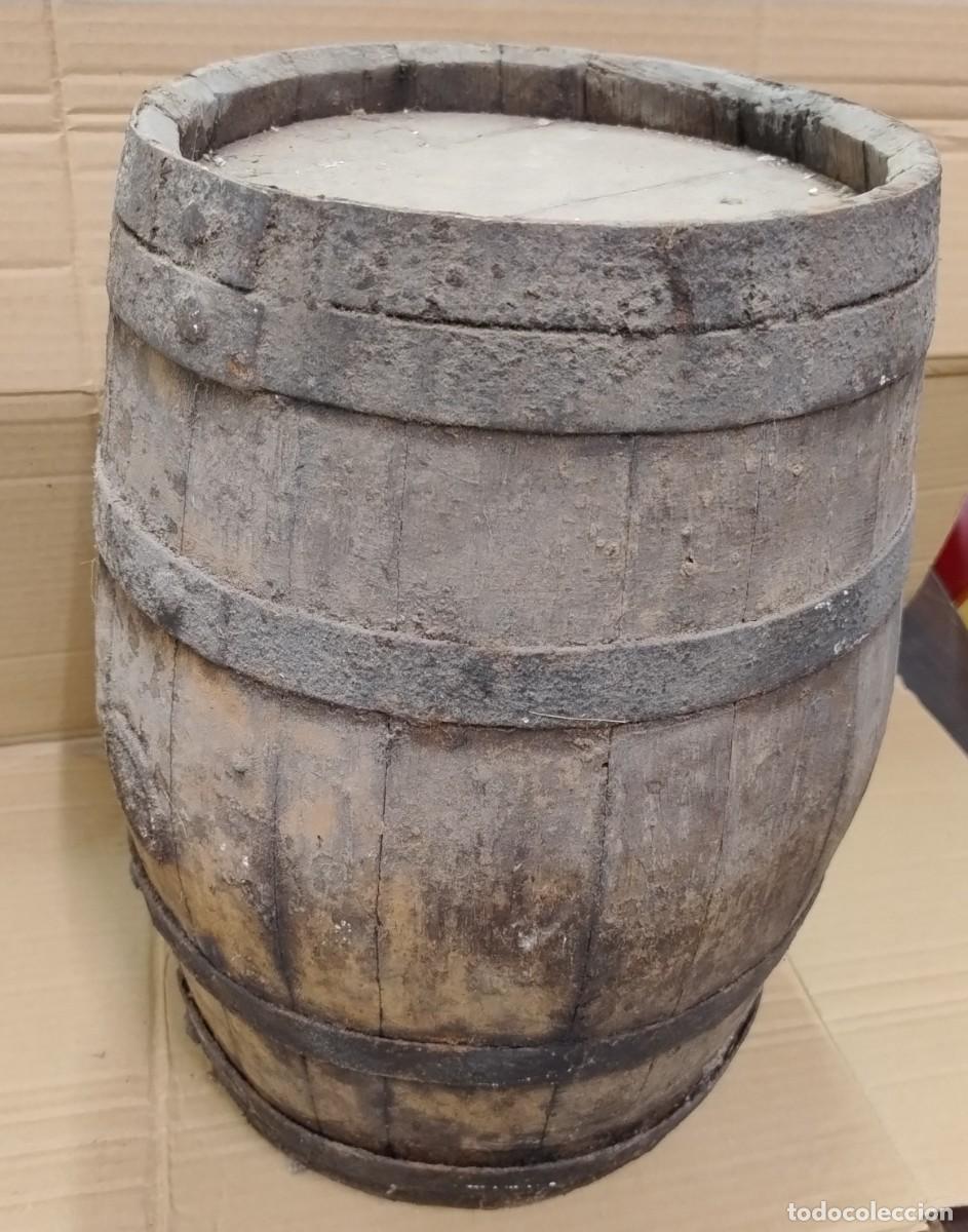 Antiquit&eacute;s: Antigua Barrica tonel de madera 50 cm altura ancho central 33 cm. base 22 cm (APROX)