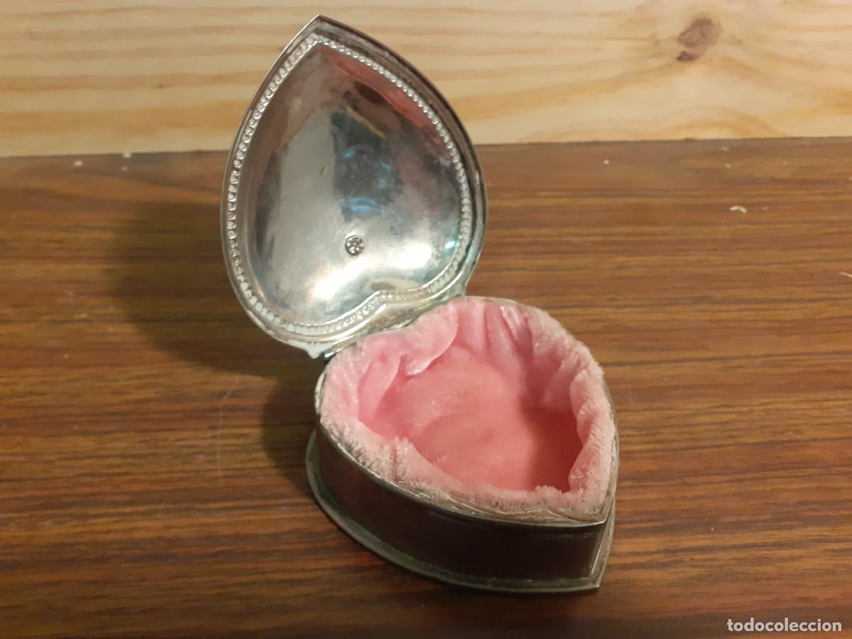 Antig&uuml;edades: Cajita de plata y raso - Foto 1