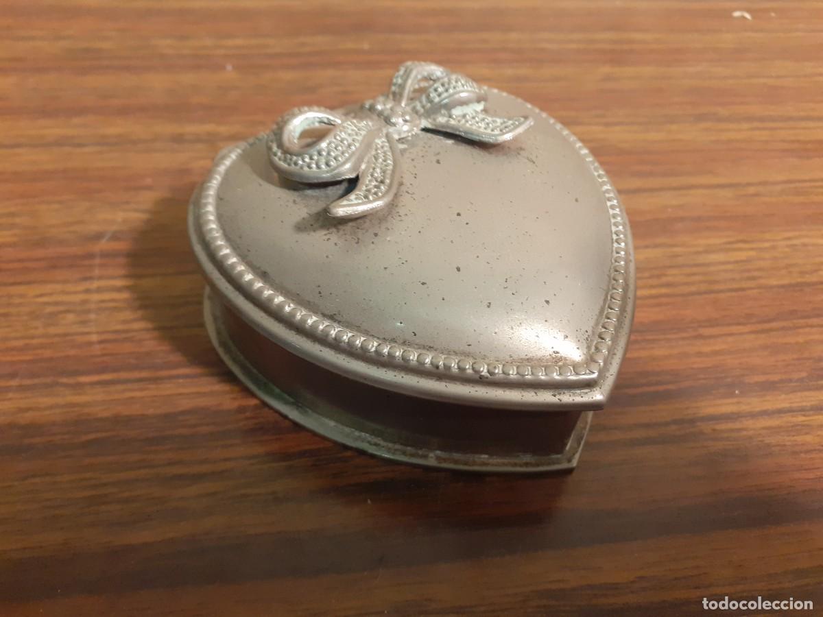 Antig&uuml;edades: Cajita de plata y raso - Foto 2