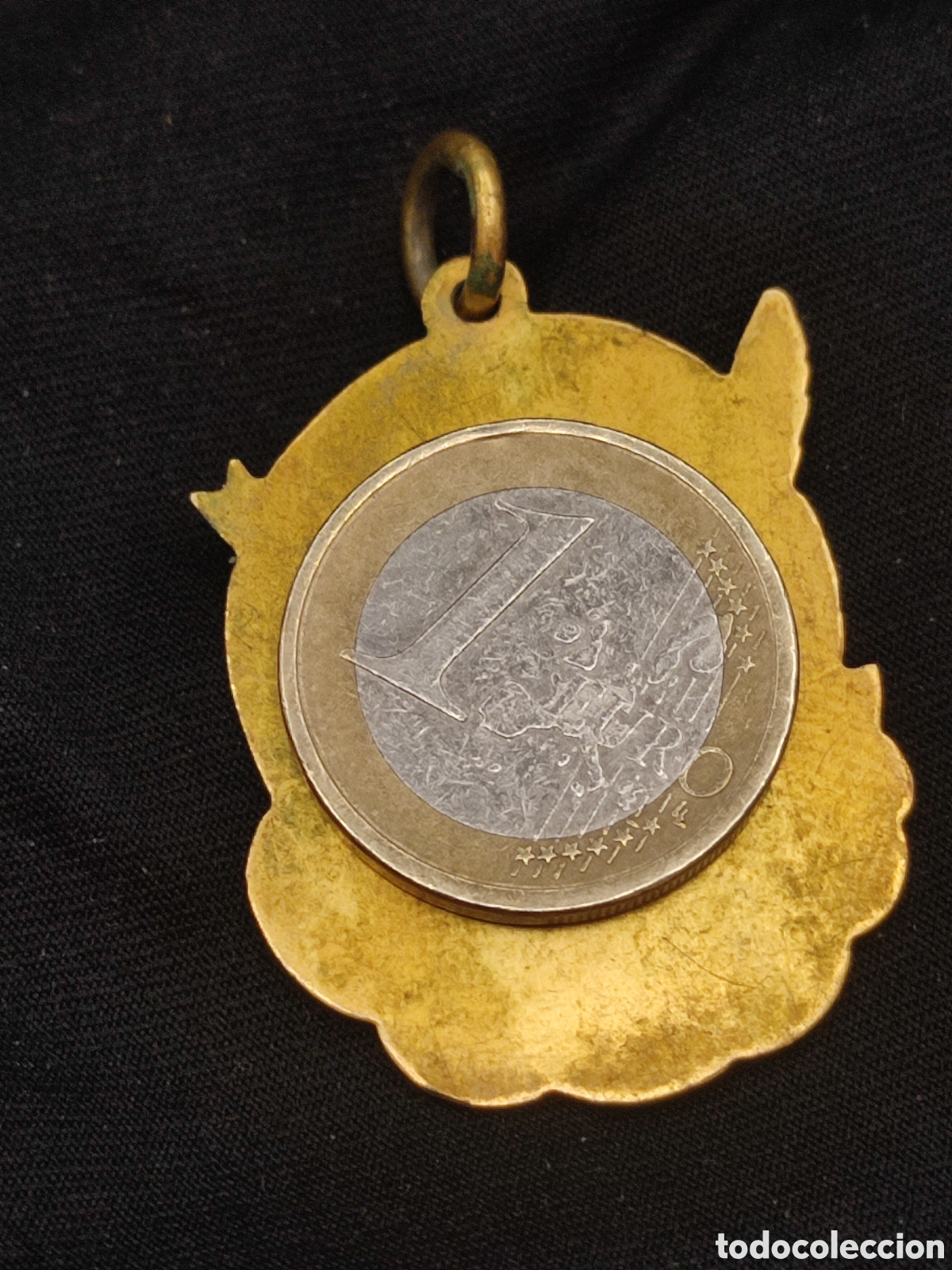 Antig&uuml;edades: Antigua medalla dorada - Foto 3