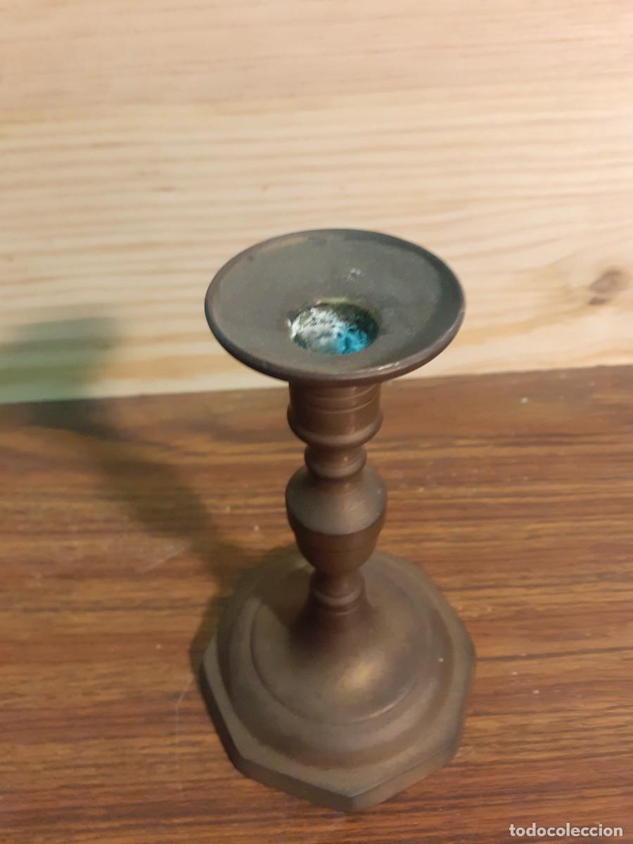 Antig&uuml;edades: Portavelas o candelabro bronce - Foto 2