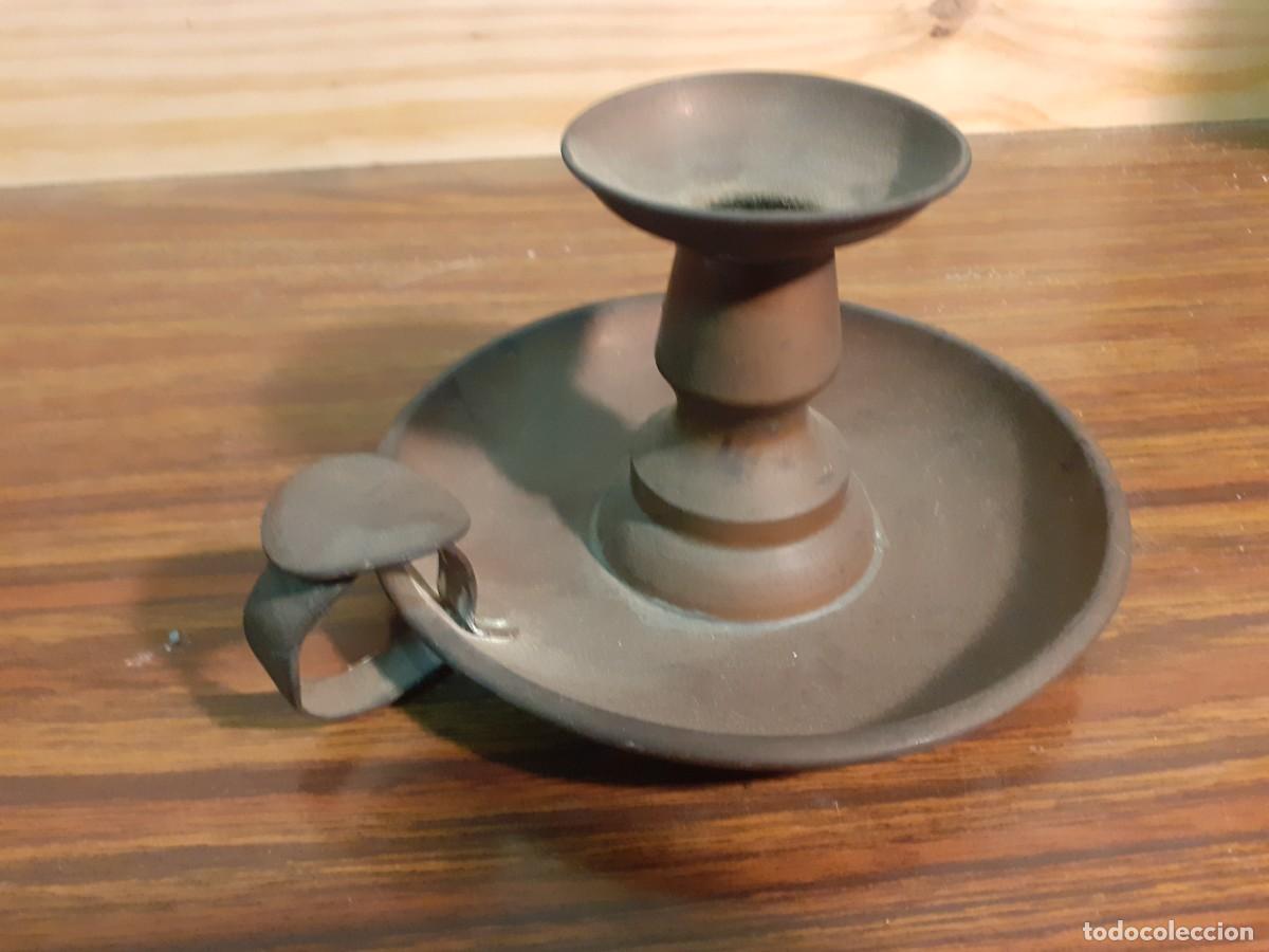 Antig&uuml;edades: Portavelas o candelabro bronce - Foto 4