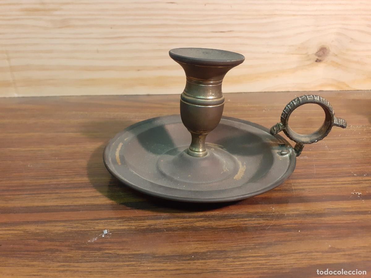 Antig&uuml;edades: Portavelas o candelabro bronce - Foto 1