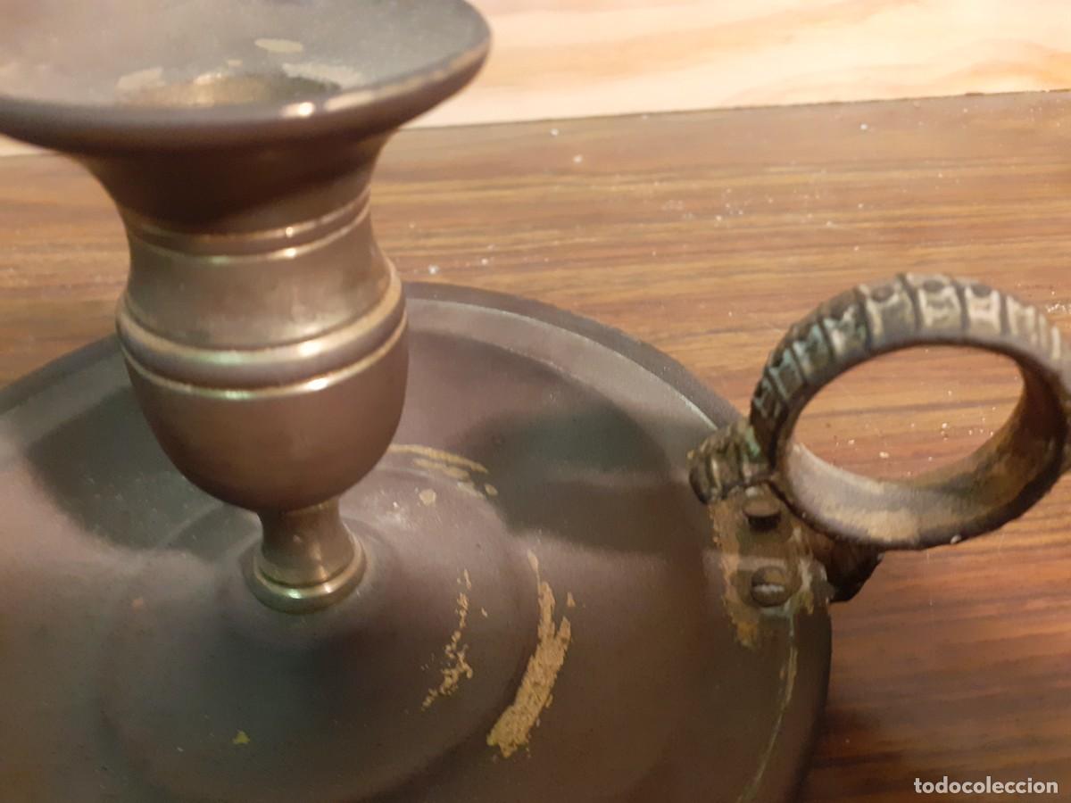Antig&uuml;edades: Portavelas o candelabro bronce - Foto 2