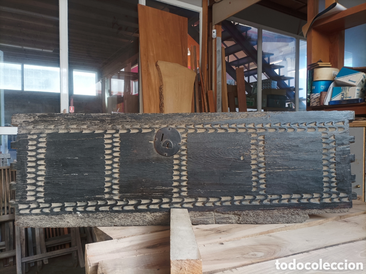 Antig&uuml;edades: Cabecero.Madera de roble decorada. Frente de Arcon - Foto 1