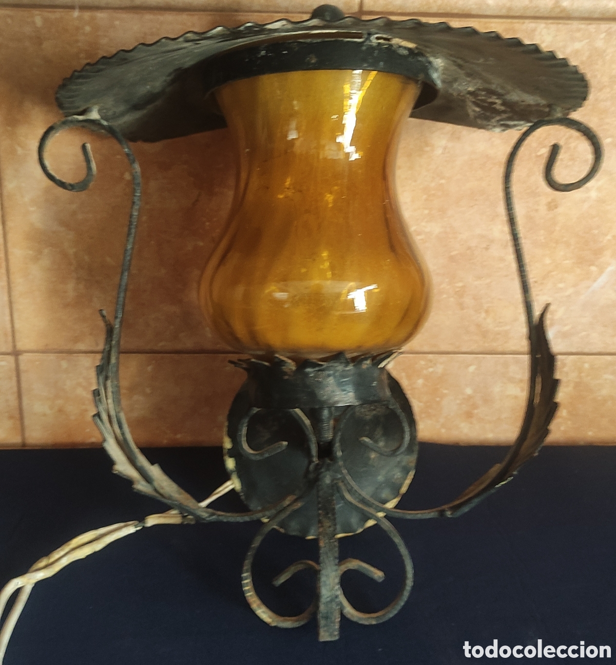 Antig&uuml;edades: Antiguo farol de forja recortado - Foto 1