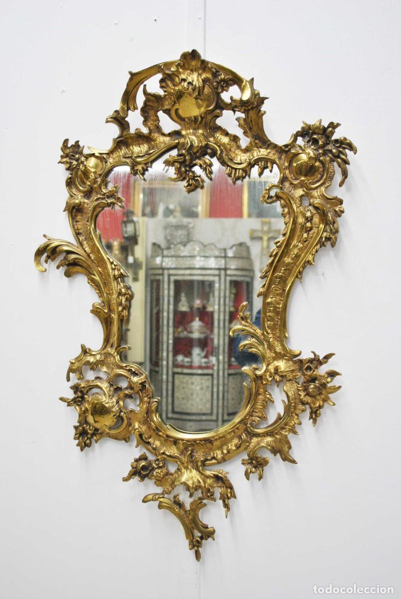 Antig&uuml;edades: PAREJA DE ESPEJOS DE BRONCE ESTILO LUIS XV - Foto 2