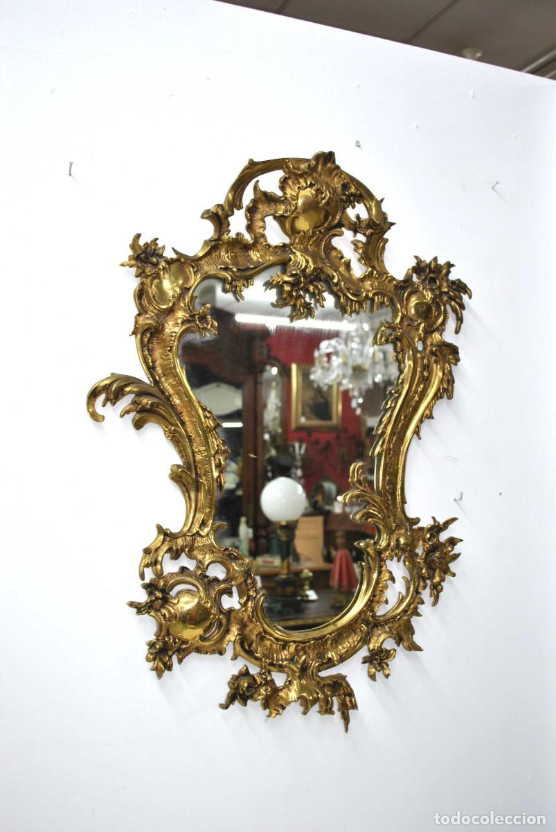 Antig&uuml;edades: PAREJA DE ESPEJOS DE BRONCE ESTILO LUIS XV - Foto 3