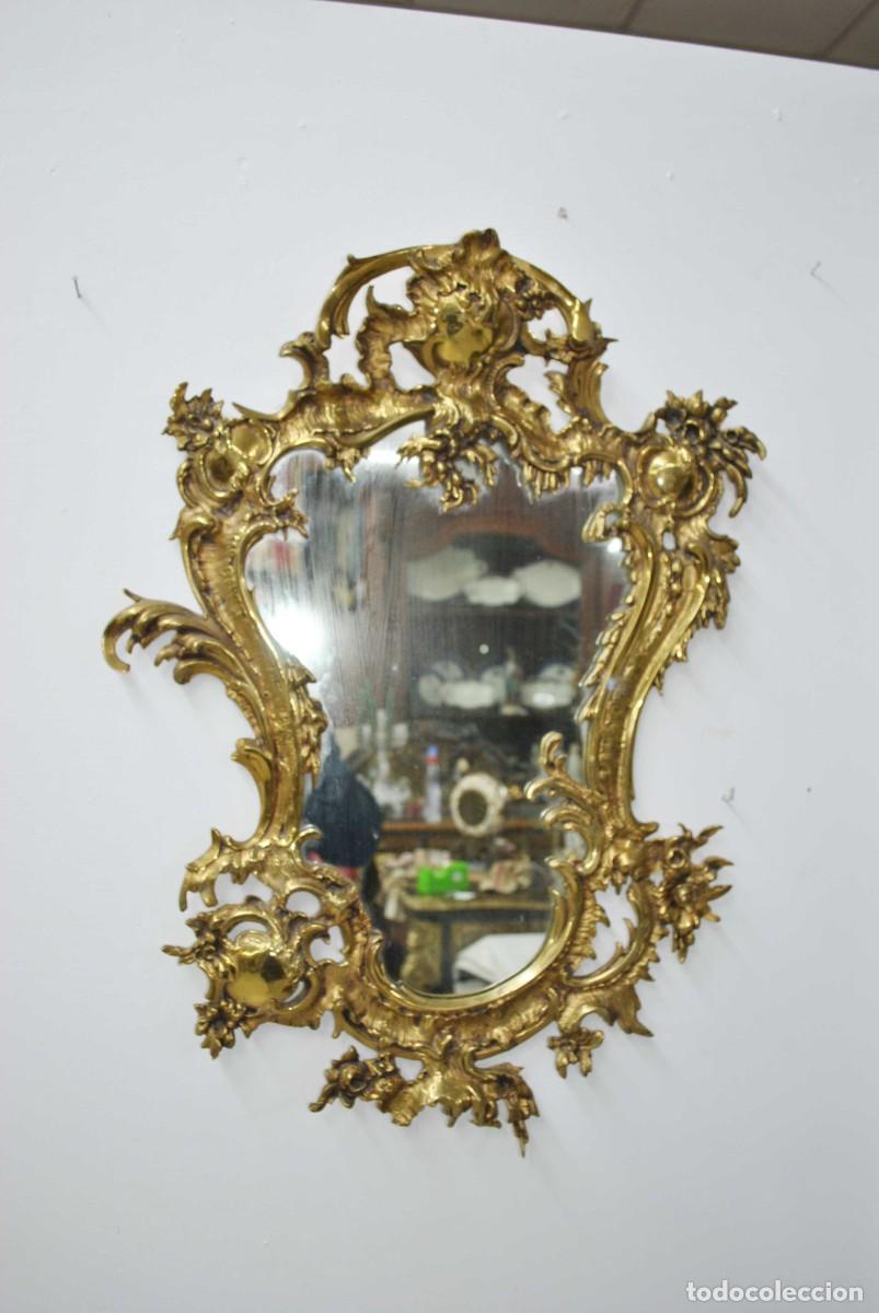 Antig&uuml;edades: PAREJA DE ESPEJOS DE BRONCE ESTILO LUIS XV - Foto 5