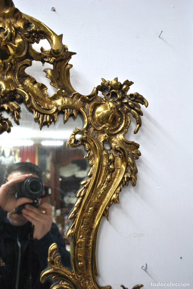Antig&uuml;edades: PAREJA DE ESPEJOS DE BRONCE ESTILO LUIS XV - Foto 7