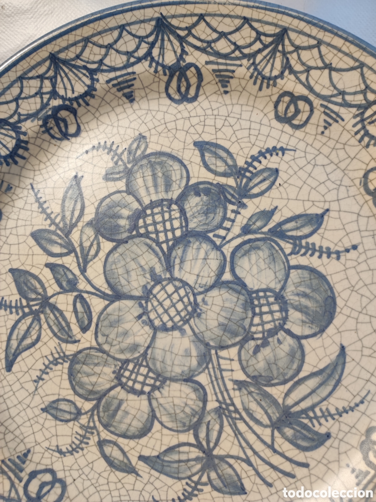 Antig&uuml;edades: Plato de cer&aacute;mica blanco y azul - Foto 2