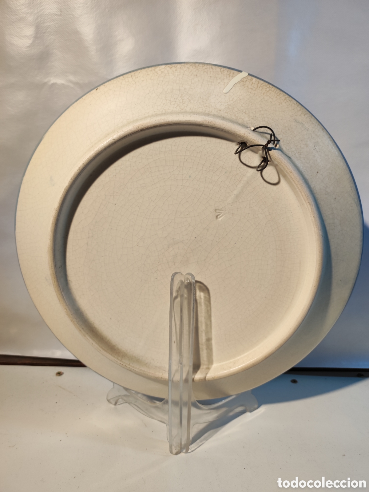 Antig&uuml;edades: Plato de cer&aacute;mica blanco y azul - Foto 3