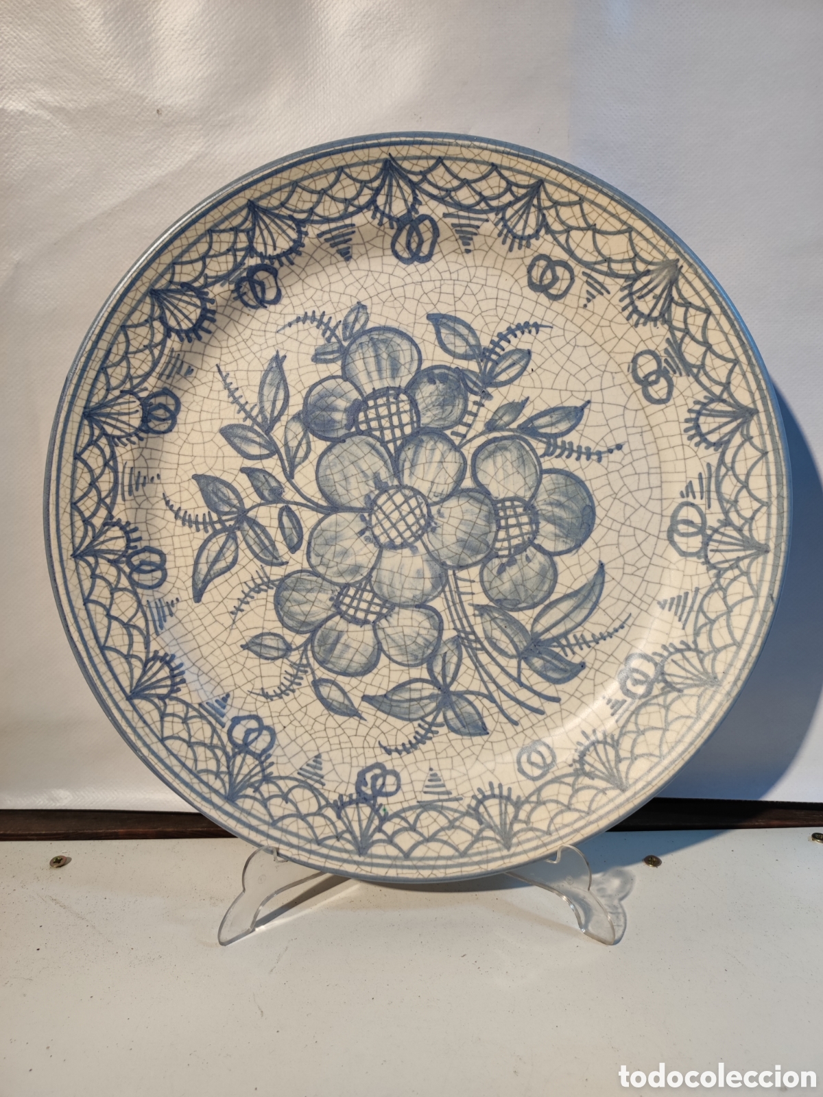 Antig&uuml;edades: Plato de cer&aacute;mica blanco y azul - Foto 1
