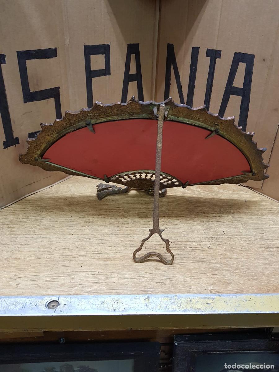 Antig&uuml;edades: ANTIGUO ESPEJO CON FORMA DE ABANICO DE BRONCE - Foto 4