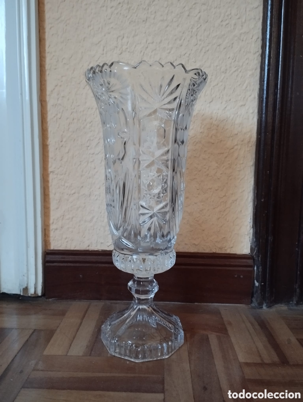 Antig&uuml;edades: Jarr&oacute;n florero de plomo tallado - Foto 2