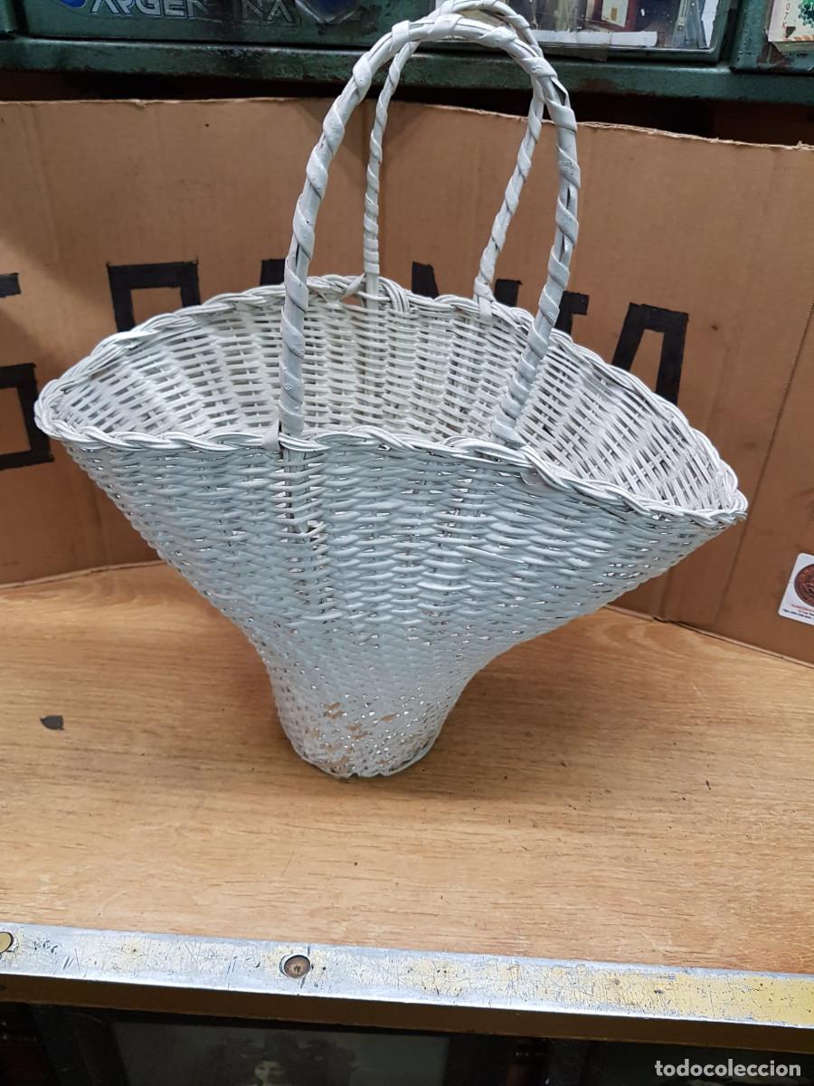 Antig&uuml;edades: ANTIGUA CANASTA DE MIMBRE - Foto 2
