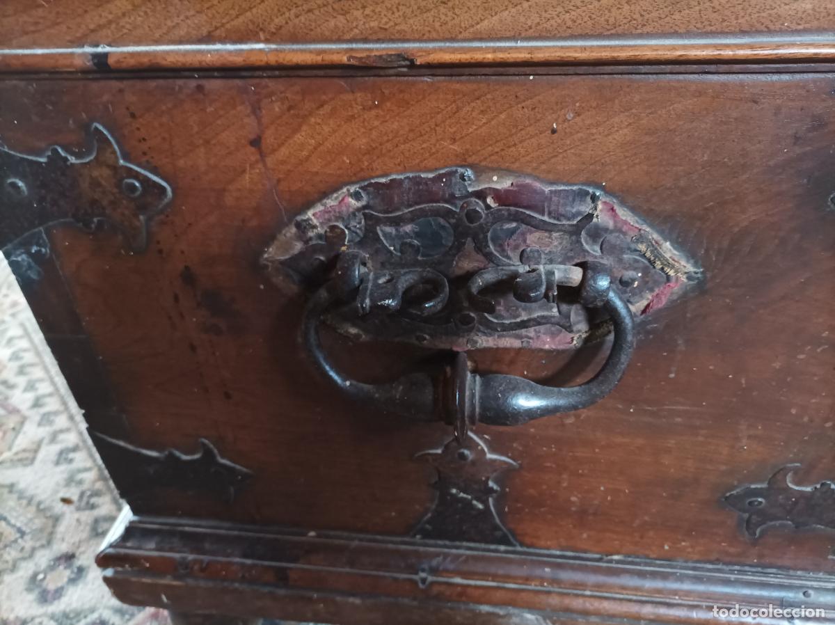 Antig&uuml;edades: Arca de nogal S XVII - Foto 7