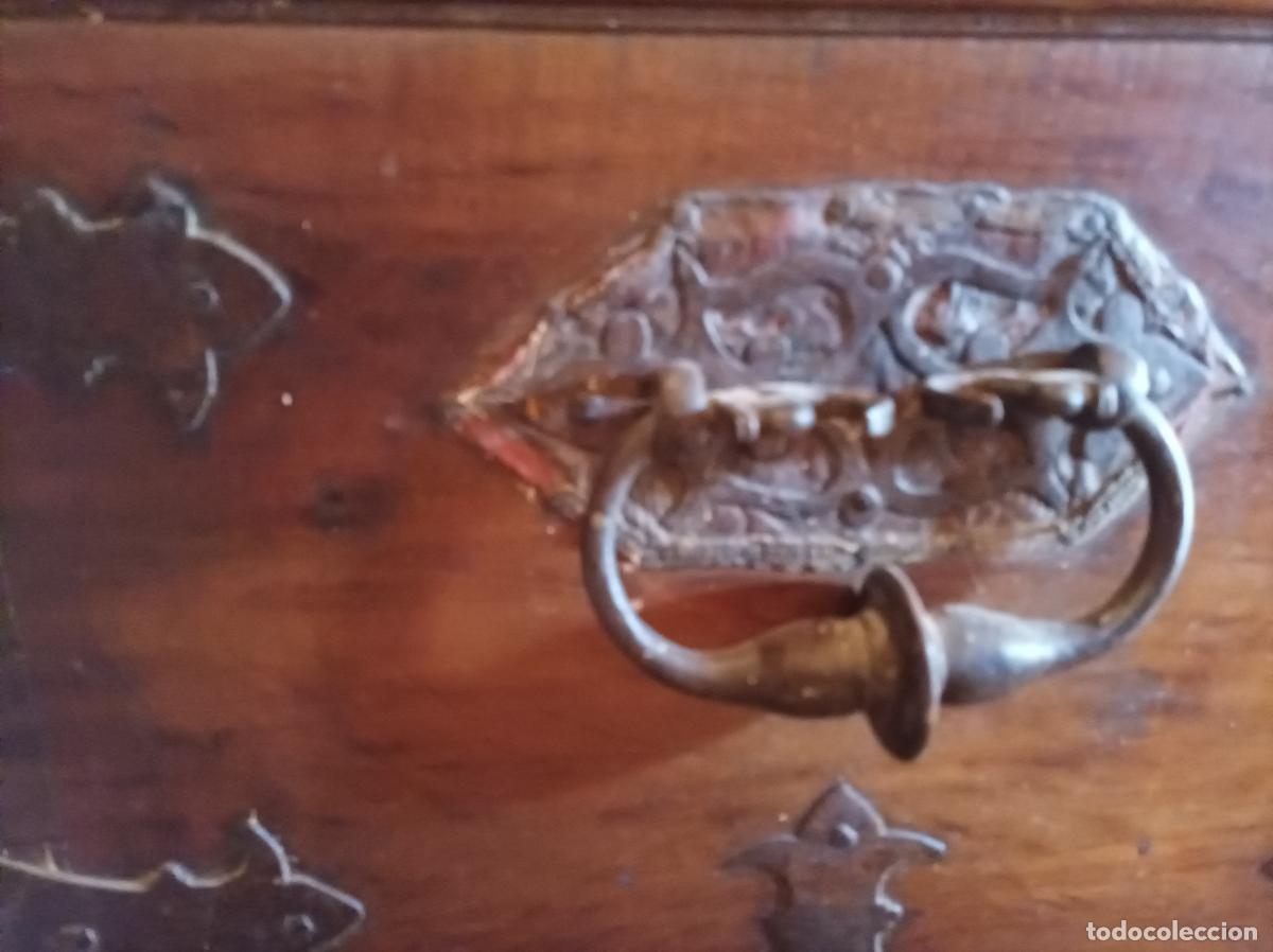 Antig&uuml;edades: Arca de nogal S XVII - Foto 8