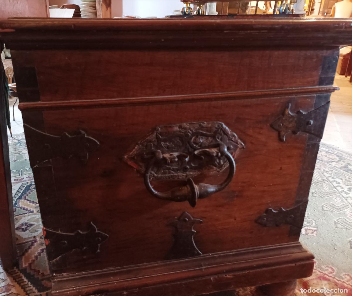 Antig&uuml;edades: Arca de nogal S XVII - Foto 19