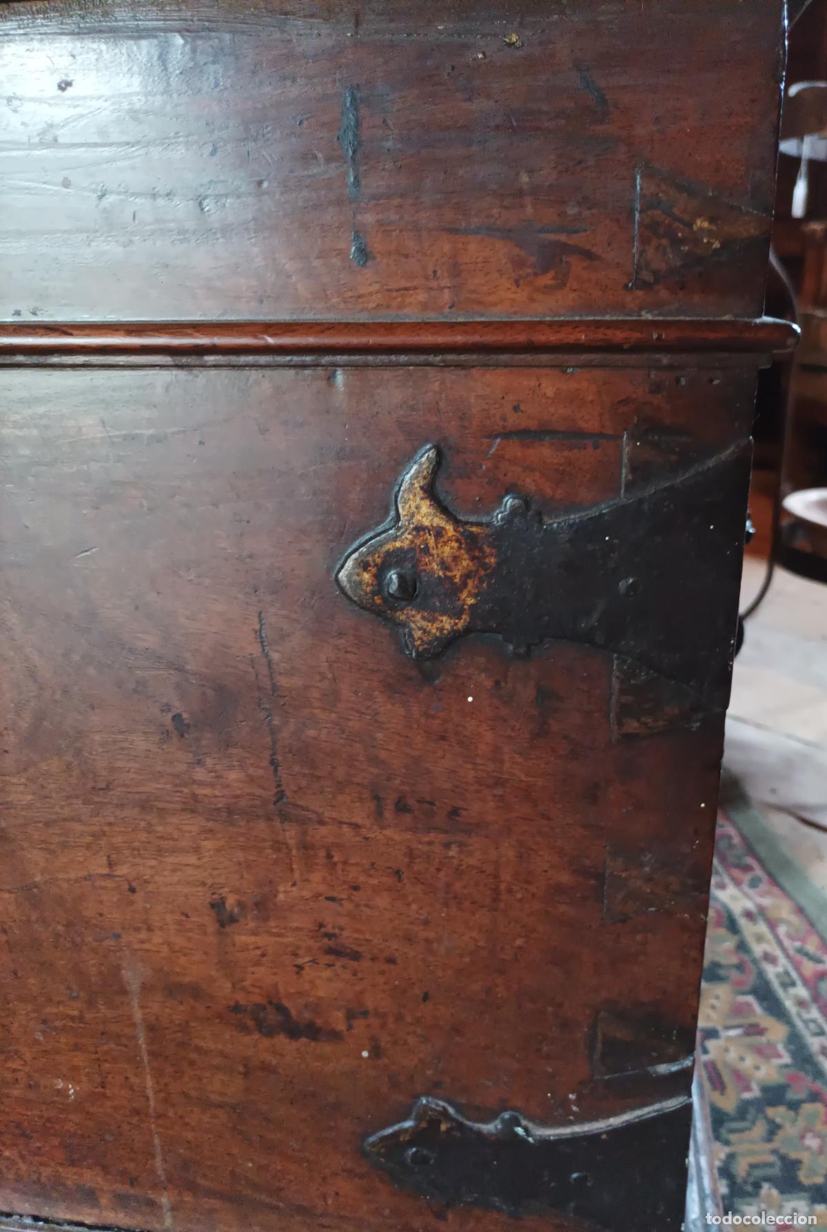 Antig&uuml;edades: Arca de nogal S XVII - Foto 23