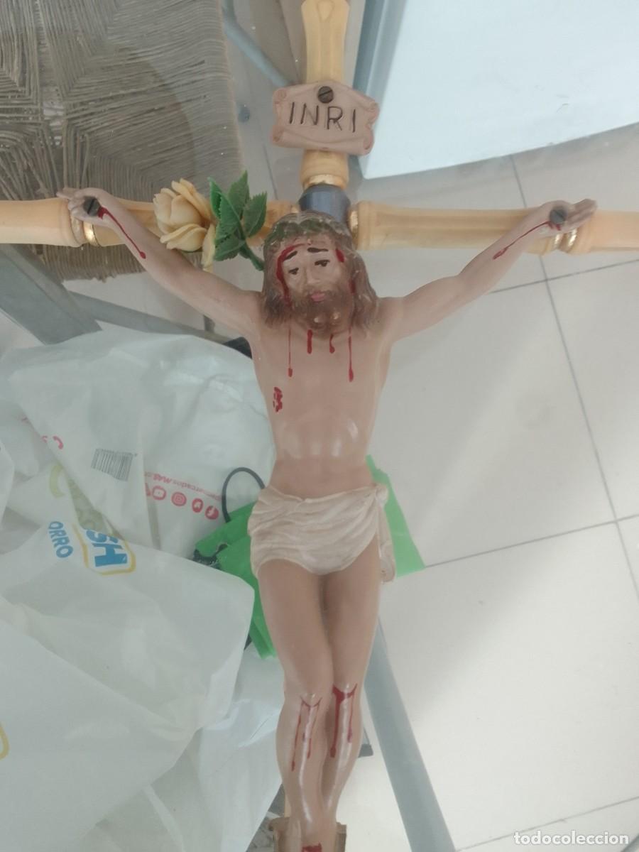 Antig&uuml;edades: Crucific&oacute; pl&aacute;stico r&iacute;gido - Foto 2