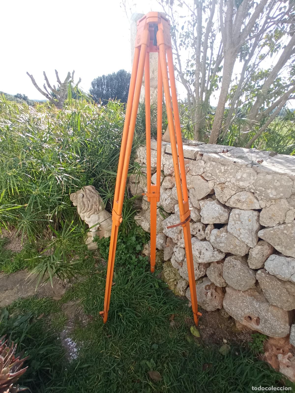 Antig&uuml;edades: Antiguo tripode de madera para proyecto lampara - muy bonito