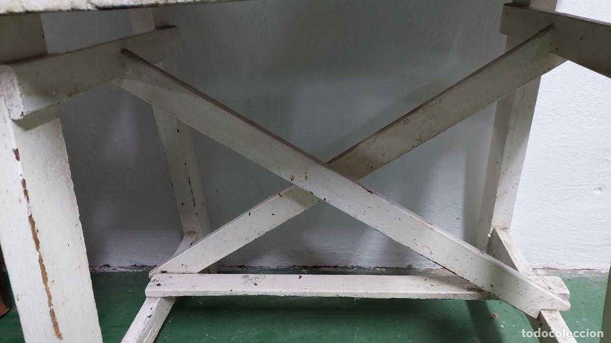 Antig&uuml;edades: Antigua mesa tocinera de cocina madera blanqueada - Foto 5