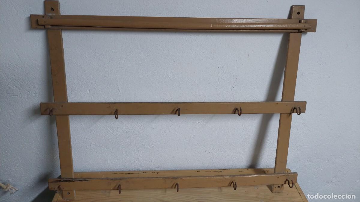 Antig&uuml;edades: Antigua espetera para cazos de cocina - Foto 1