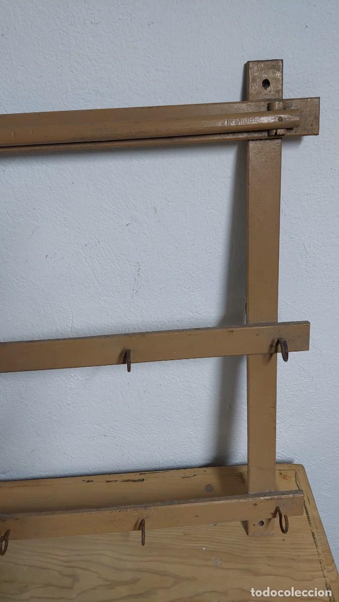 Antig&uuml;edades: Antigua espetera para cazos de cocina - Foto 3