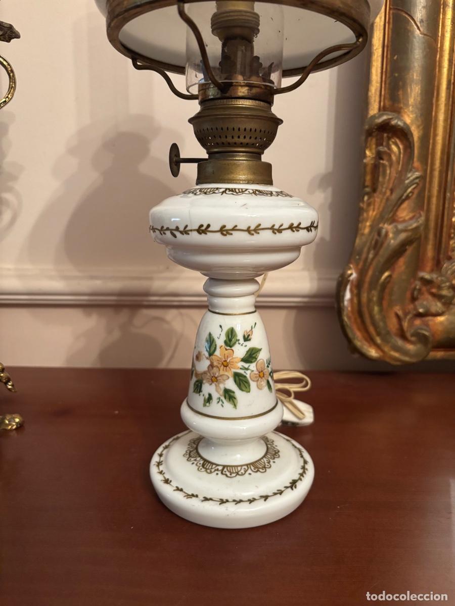 Antig&uuml;edades: Antiguo quinqu&eacute; de opalina electrificado - Foto 2