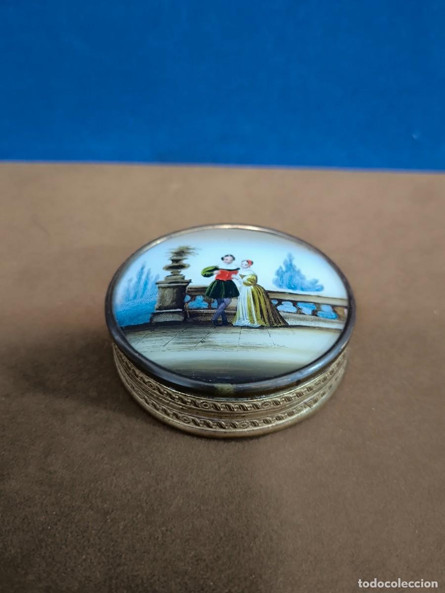 Antig&uuml;edades: CAJA POLVERA EN METAL Y PINTADA A MANO - Foto 1